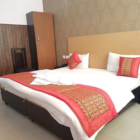 The Royal Crown Gurgaon Exterior photo