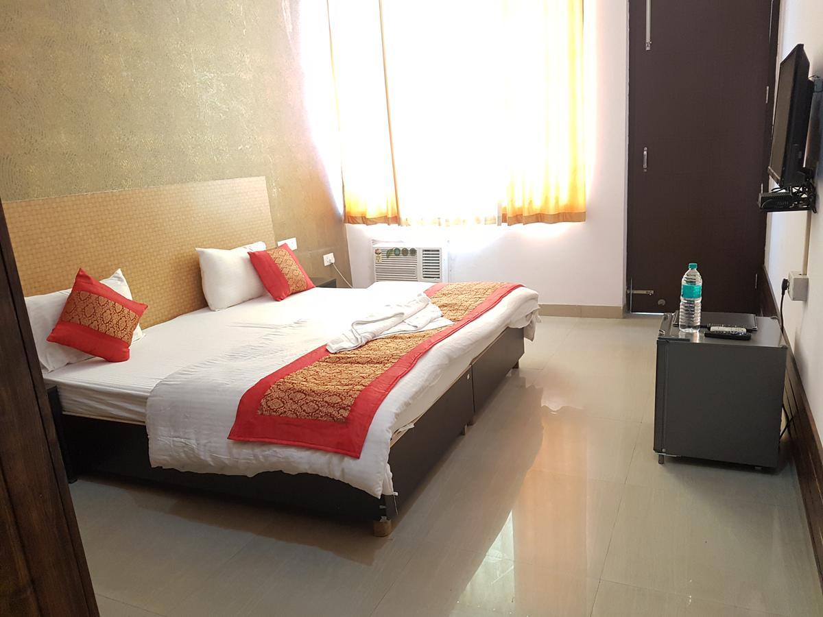 The Royal Crown Gurgaon Exterior photo