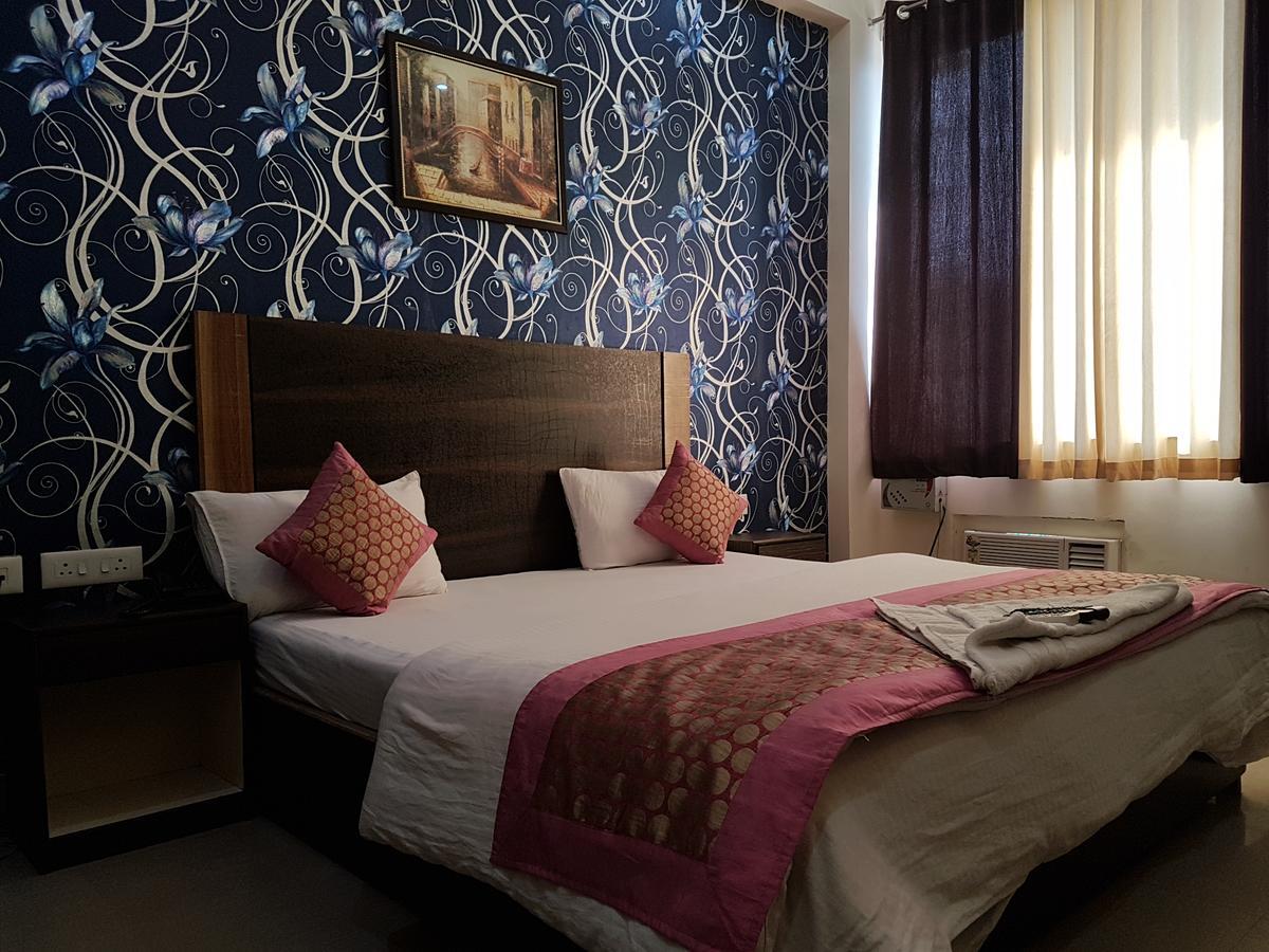 The Royal Crown Gurgaon Exterior photo